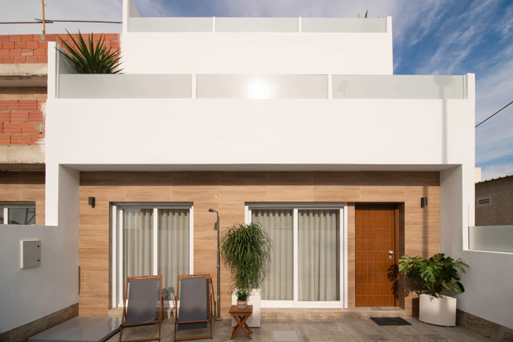 Modern houses with pool in Murcia