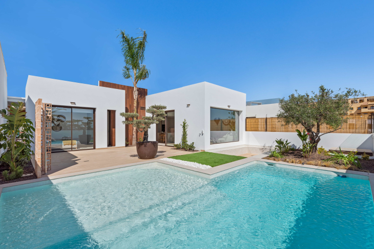 Villa first line golf with sea view!