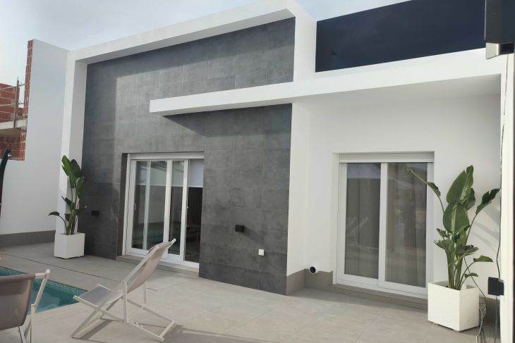 Bungalows with private pool and solarium in Balsicas