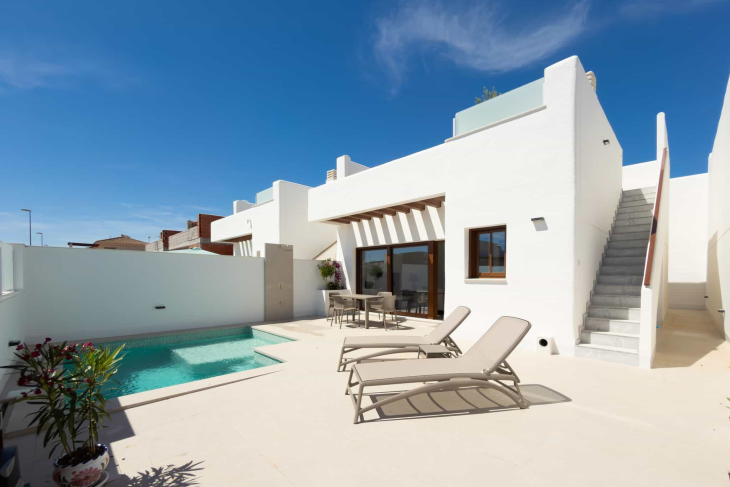 Modern villa with rooftop terrace and pool in Murcia