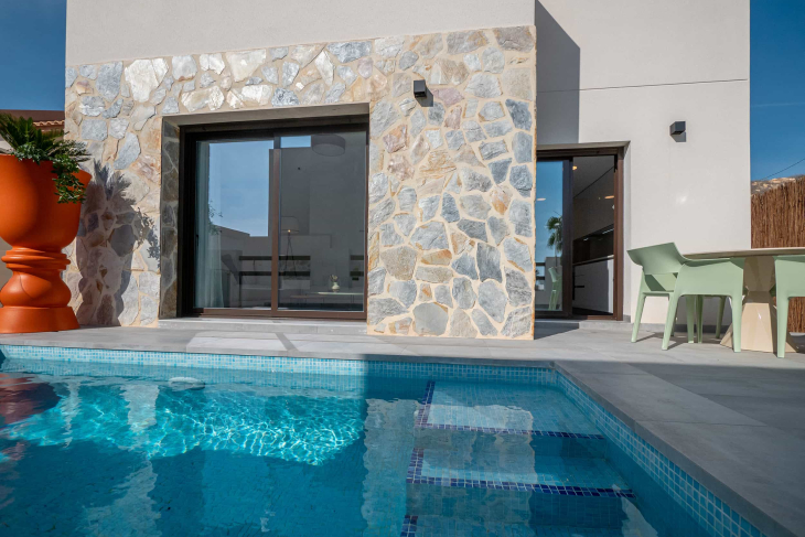 Modern villas for sale in Villamartin